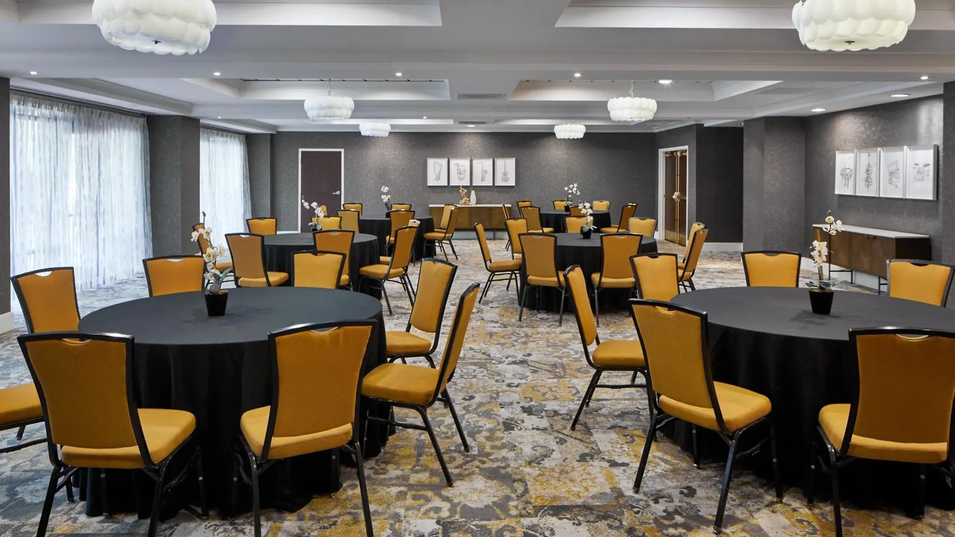 Springhill Suites Memphis Downtown 3*,